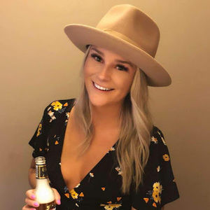 Meet your Posher, Kayla